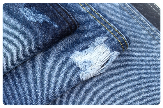 Tecido rígido de denim em azul escuro