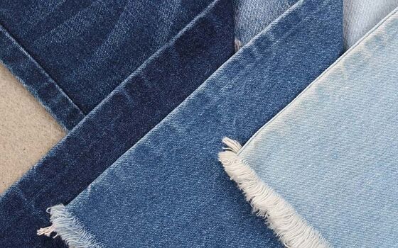 Tecido de denim de algodão 100% de alta qualidade. Denim pesado clássico para casaco de jeans.